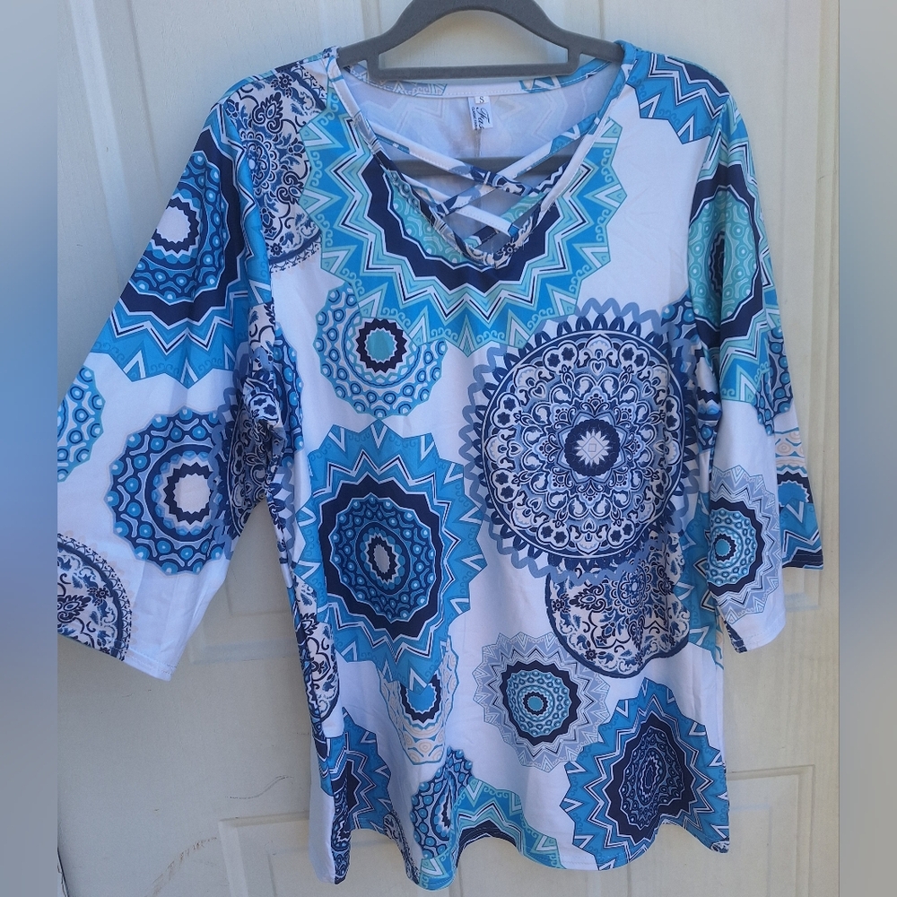 NWOT Classic fashion collection top size small